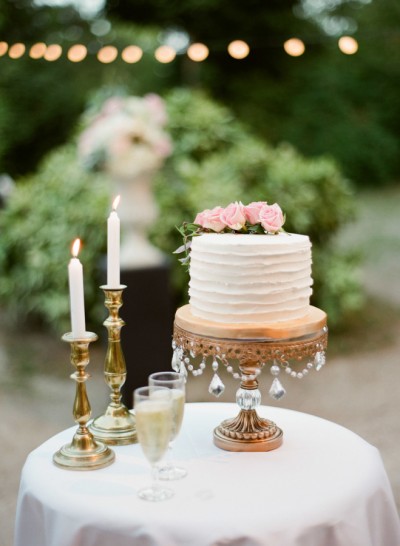 15 Beautifully Simple Wedding Cakes